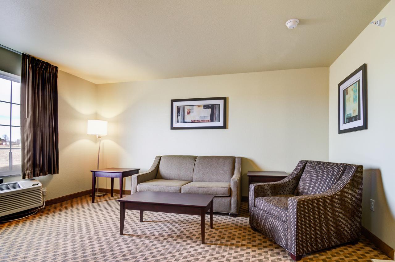 Castle Rock Inn & Suites - Quinter מראה חיצוני תמונה