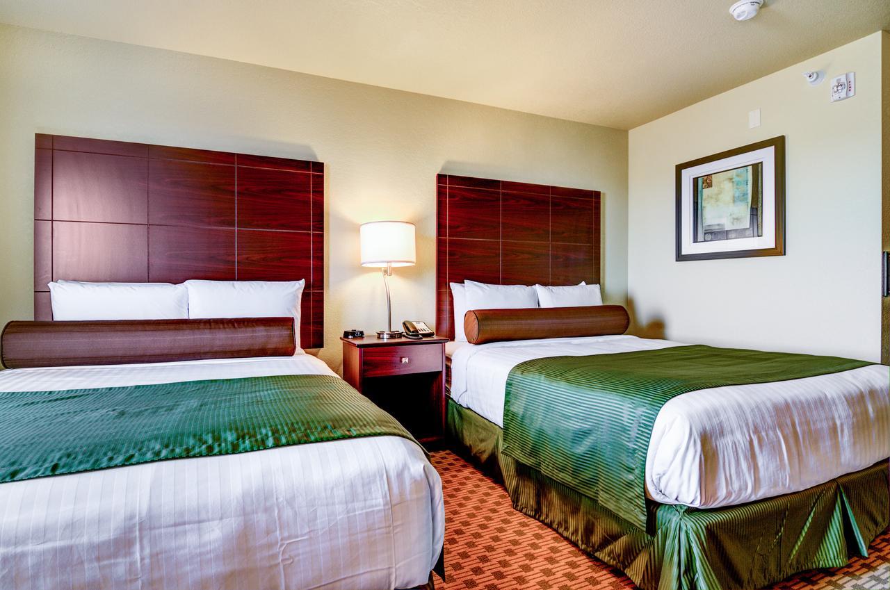Castle Rock Inn & Suites - Quinter מראה חיצוני תמונה