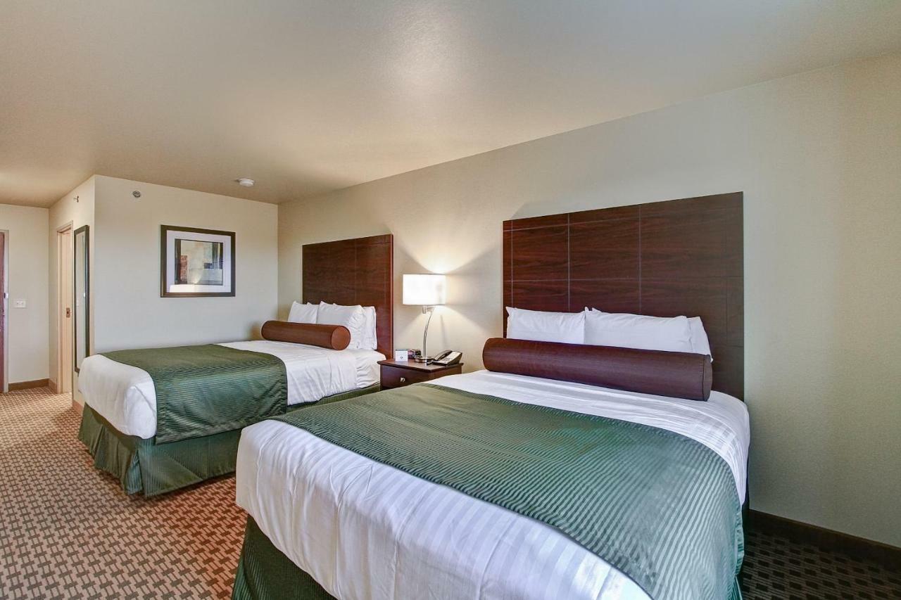 Castle Rock Inn & Suites - Quinter מראה חיצוני תמונה